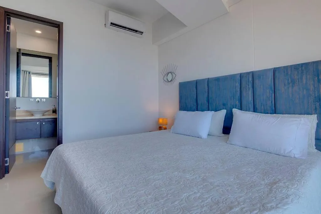 Moderno Apartamento En Frente De La Playa. Cartagena