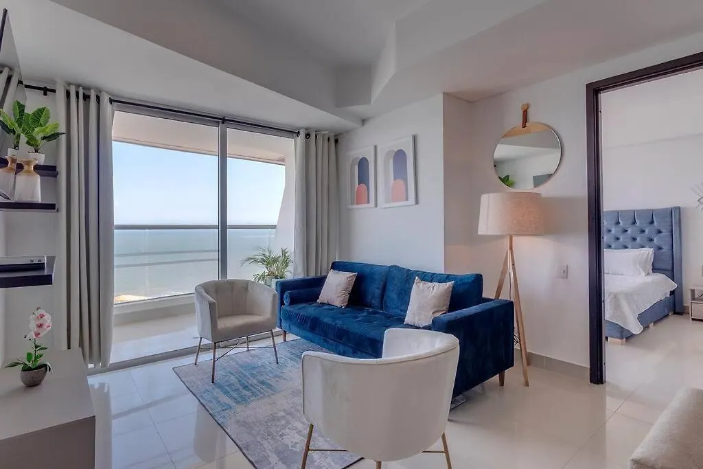 Moderno Apartamento En Frente De La Playa. Cartagena